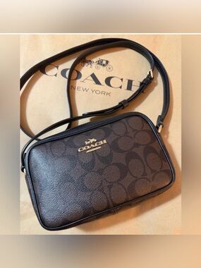 Coach Mini Jamie Camera Bag
In Signature Canvas Brown/Gold/Black.